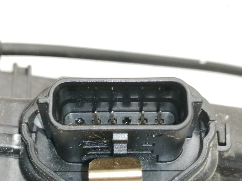 Recambio de cerradura puerta trasera derecha para renault captur 0.9 tce referencia OEM IAM 805027072R  