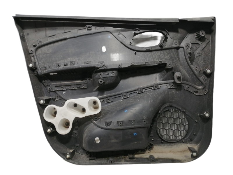 Recambio de guarnecido puerta delantera derecha para renault captur 0.9 tce referencia OEM IAM 156067391 156067351 156067371