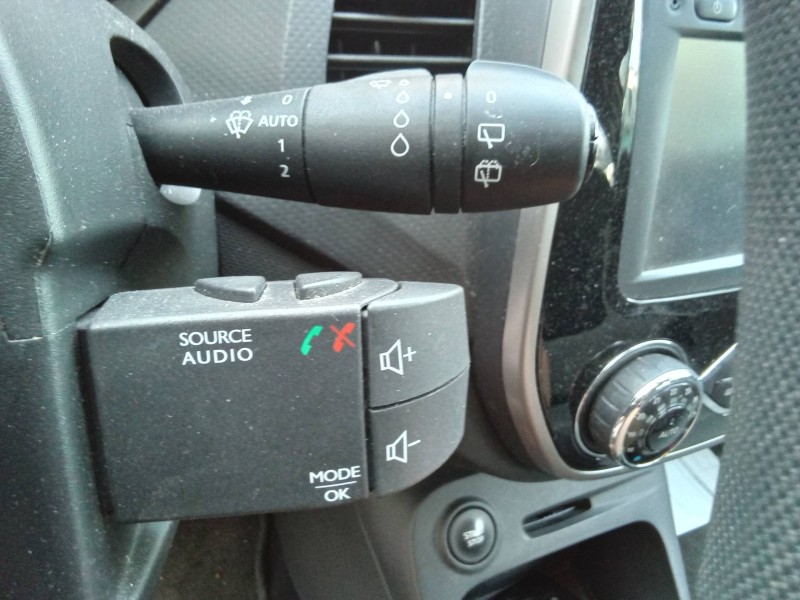 Recambio de mando limpia para renault captur 0.9 tce referencia OEM IAM 255675887R  