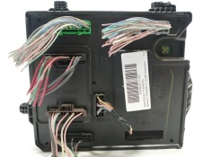Recambio de caja reles / fusibles para renault megane iii coupe dynamique referencia OEM IAM 284B15986R   2