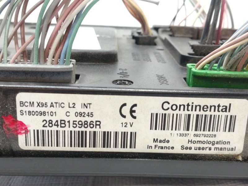 Recambio de caja reles / fusibles para renault megane iii coupe dynamique referencia OEM IAM 284B15986R  