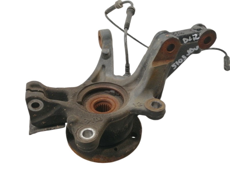 Recambio de mangueta delantera izquierda para renault captur 0.9 tce referencia OEM IAM   