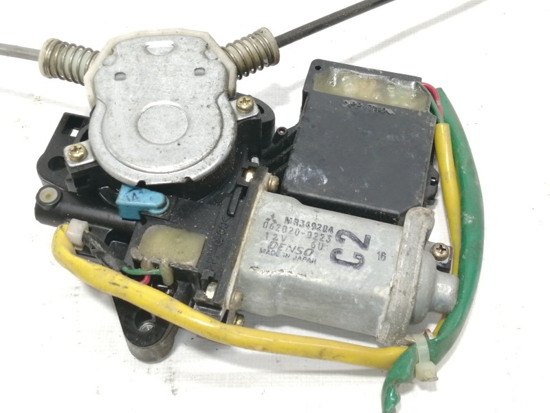 Recambio de elevalunas delantero derecho para mitsubishi space wagon (n80/n90) 2,4 glx referencia OEM IAM 0620200223  