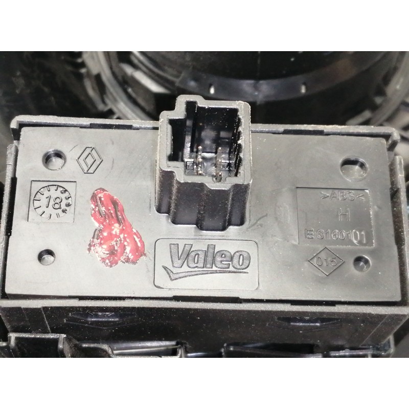 Recambio de warning para dacia sandero stepway referencia OEM IAM E3160101  