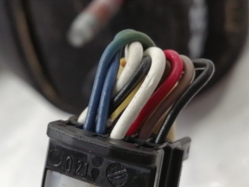 Recambio de retrovisor derecho para renault captur 0.9 tce referencia OEM IAM   