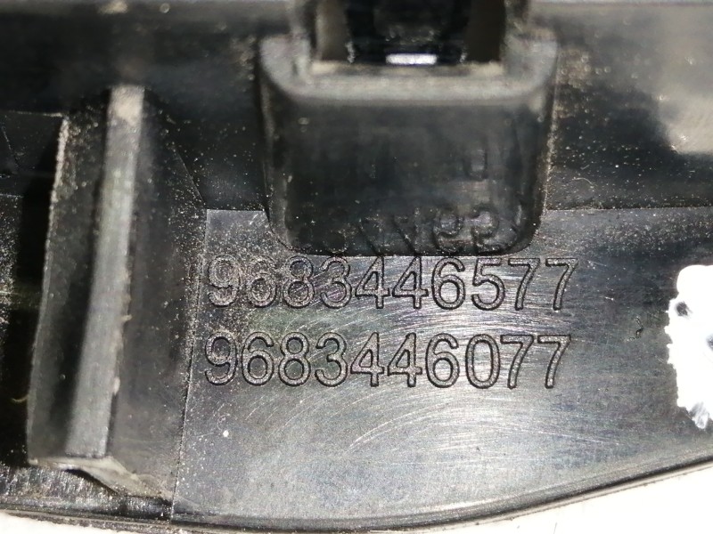 Recambio de maneta interior delantera derecha para peugeot 5008 confort referencia OEM IAM 9683446577  