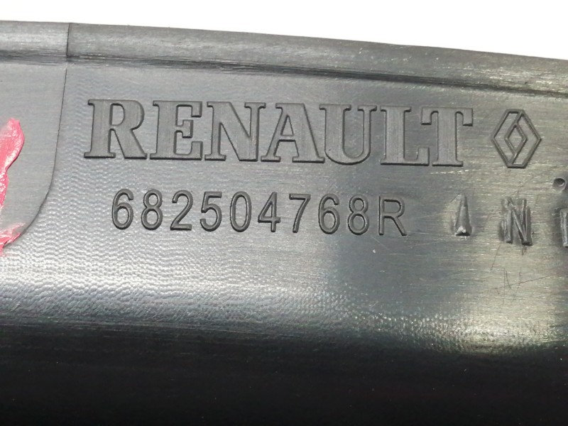 Recambio de moldura para renault captur 0.9 tce referencia OEM IAM 682504768R  