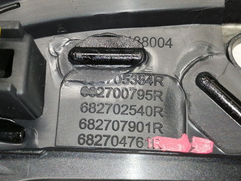 Recambio de moldura para renault captur 0.9 tce referencia OEM IAM 682700795R  