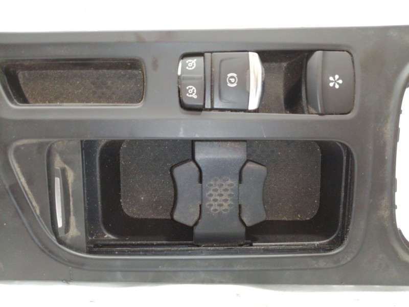 Recambio de moldura para renault megane iv berlina 5p limited referencia OEM IAM 969121990R  