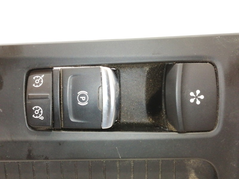 Recambio de moldura para renault megane iv berlina 5p limited referencia OEM IAM 969121990R  