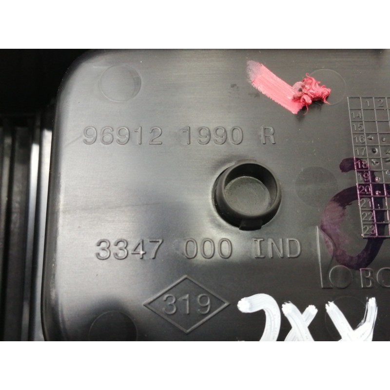 Recambio de moldura para renault megane iv berlina 5p limited referencia OEM IAM 969121990R  