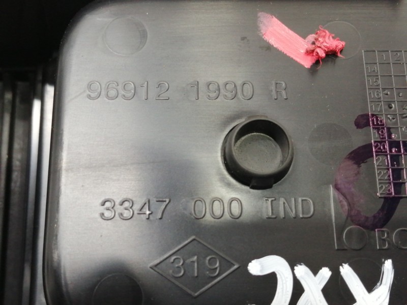 Recambio de moldura para renault megane iv berlina 5p limited referencia OEM IAM 969121990R  