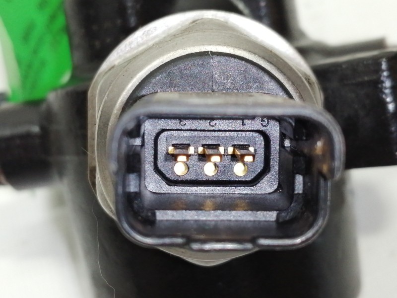 Recambio de rampa inyectora para renault clio iii authentique referencia OEM IAM 8200584034 H8200334367 R9144Z070B