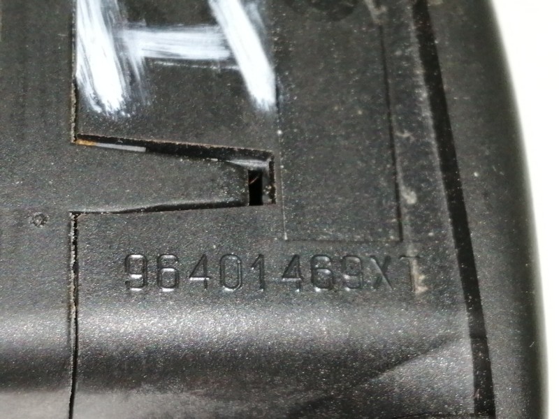 Recambio de mando elevalunas delantero izquierdo para citroën c3 1.4 sx plus referencia OEM IAM 96401469XT  