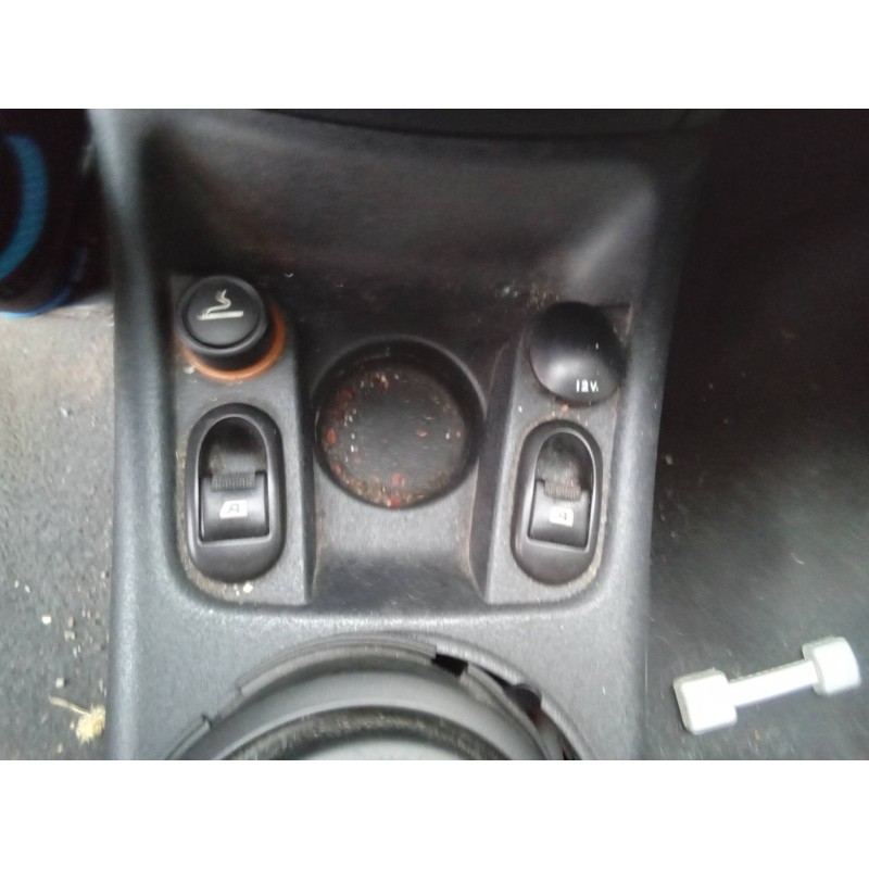 Recambio de mando elevalunas delantero izquierdo para citroën c3 1.4 sx plus referencia OEM IAM 96401469XT  