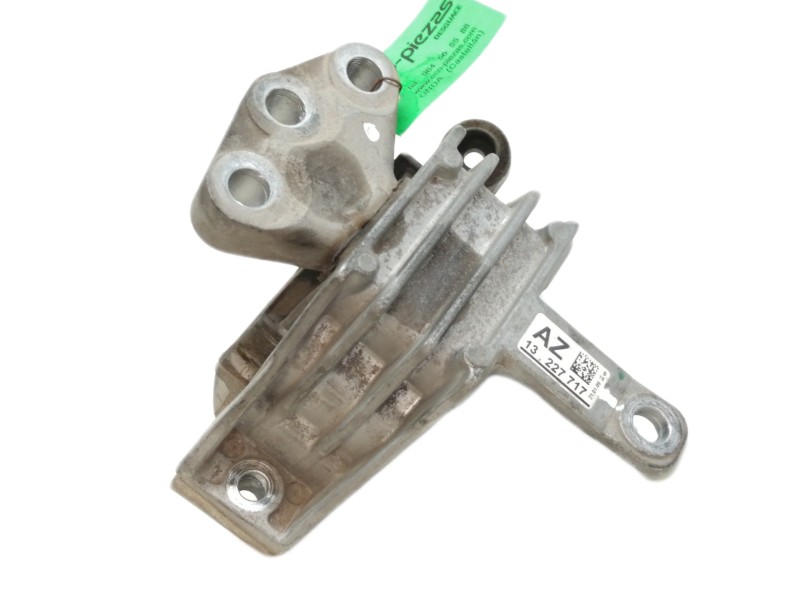Recambio de soporte motor derecho para opel insignia berlina cosmo referencia OEM IAM 13227717  