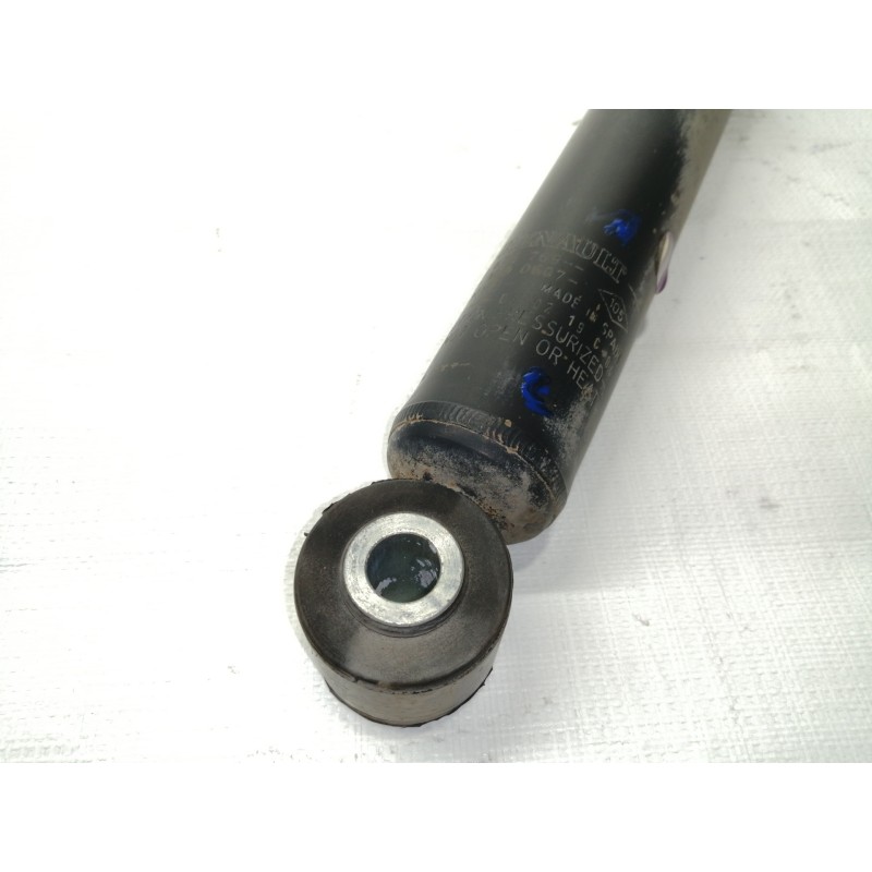 Recambio de amortiguador trasero derecho para renault clio iii exception referencia OEM IAM 8200676769  