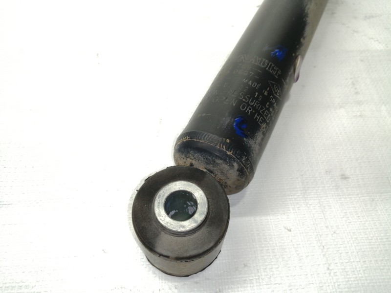 Recambio de amortiguador trasero derecho para renault clio iii exception referencia OEM IAM 8200676769  