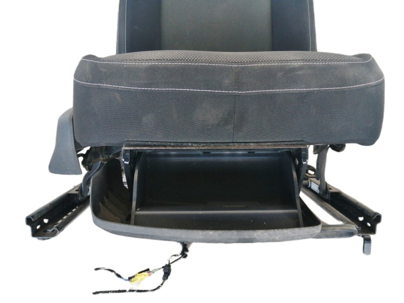 Recambio de asiento delantero derecho para seat arona style referencia OEM IAM   