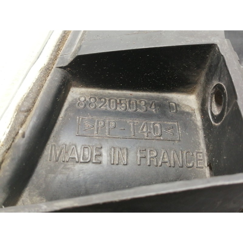 Recambio de faro derecho para citroën xantia berlina 1.9 sd tentation referencia OEM IAM 88205034D  