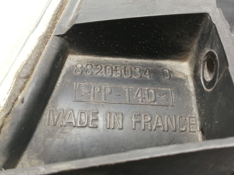 Recambio de faro derecho para citroën xantia berlina 1.9 sd tentation referencia OEM IAM 88205034D  