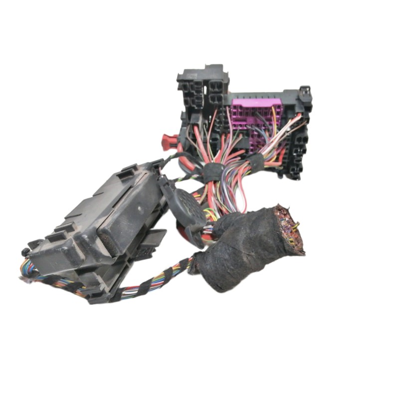 Recambio de caja reles / fusibles para seat arona style referencia OEM IAM 2Q0937615A  