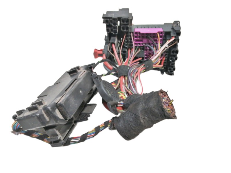 Recambio de caja reles / fusibles para seat arona style referencia OEM IAM 2Q0937615A  