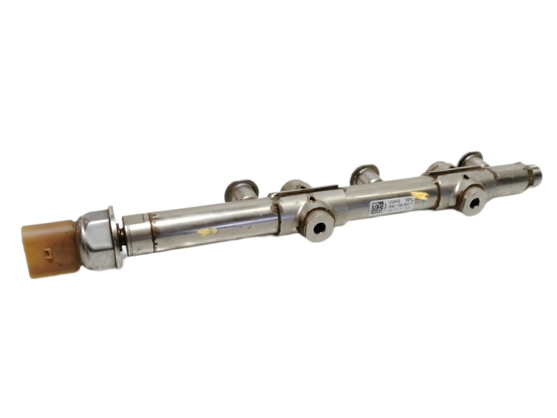 Recambio de rampa inyectora para seat arona style referencia OEM IAM 04C133320F  