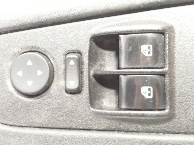 Recambio de mando elevalunas delantero izquierdo para fiat bravo (198) 1.9 active multijet referencia OEM IAM 735443256  