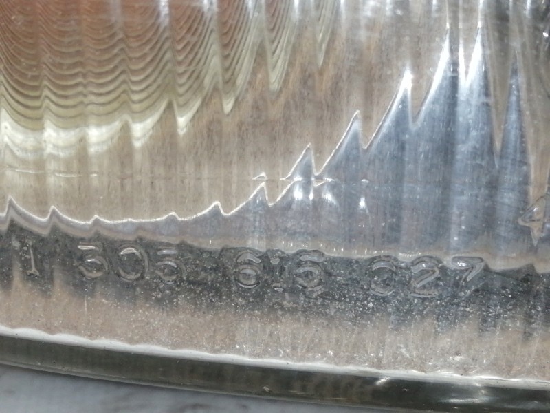 Recambio de faro derecho para ford fiesta courier familiar referencia OEM IAM 1305235251  