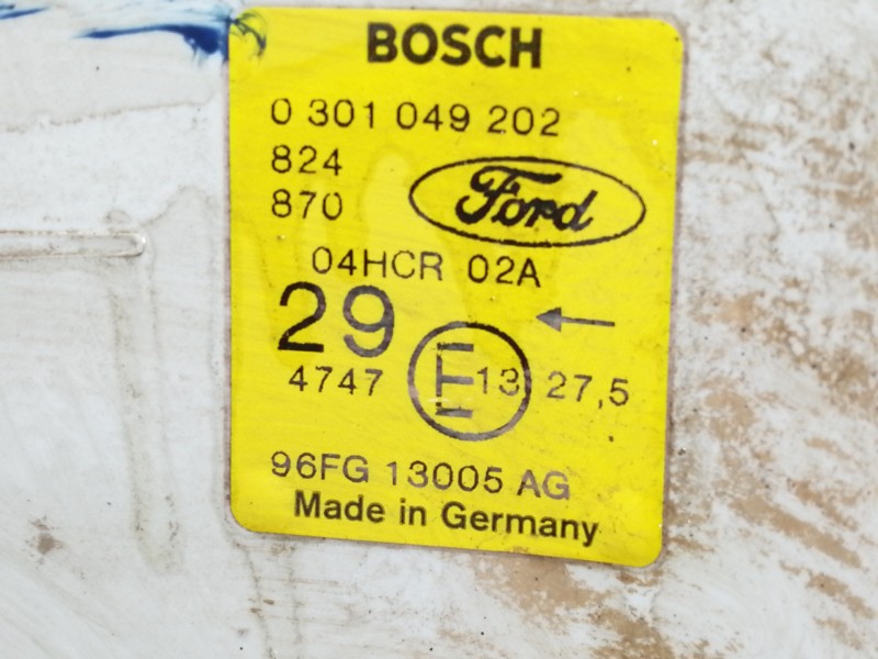 Recambio de faro derecho para ford fiesta courier familiar referencia OEM IAM 1305235251  