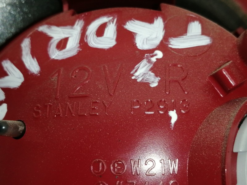 Recambio de piloto trasero derecho interior para mazda 3 berlina (bk) 1.6 vvt active referencia OEM IAM P2913R  