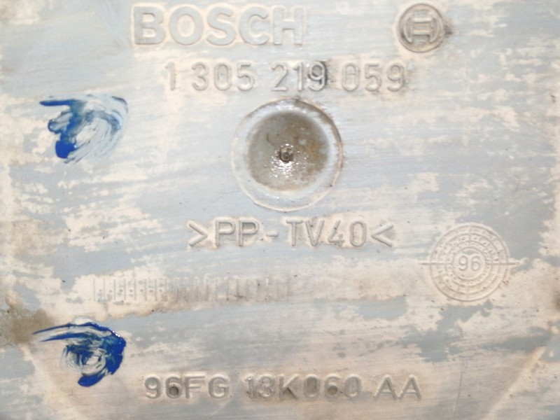 Recambio de faro derecho para ford fiesta courier familiar referencia OEM IAM 1305235251  