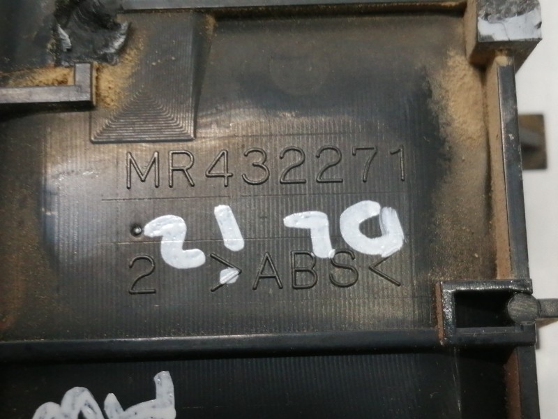 Recambio de maneta interior delantera izquierda para mitsubishi montero (v60/v70) 3.2 di-d cat referencia OEM IAM MR432271  