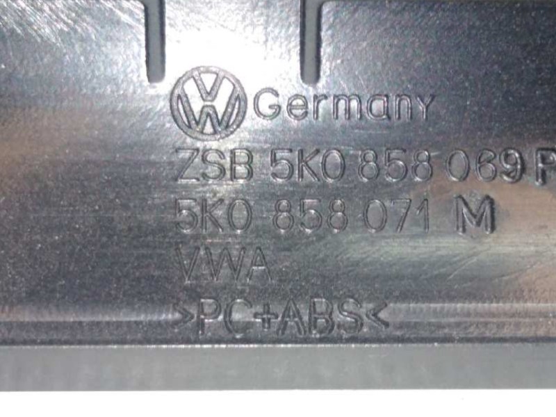 Recambio de moldura para volkswagen golf vi (5k1) rabbit bluemotion referencia OEM IAM 5K0858069P  