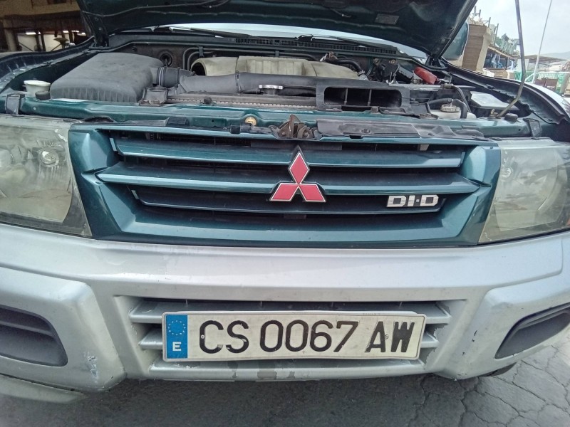 Recambio de rejilla delantera para mitsubishi montero (v60/v70) 3.2 di-d cat referencia OEM IAM MR387981  