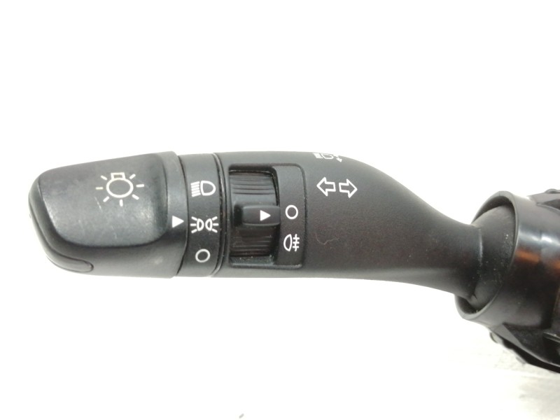Recambio de mando multifuncion para hyundai i20 elegant referencia OEM IAM 299141431 299141440 