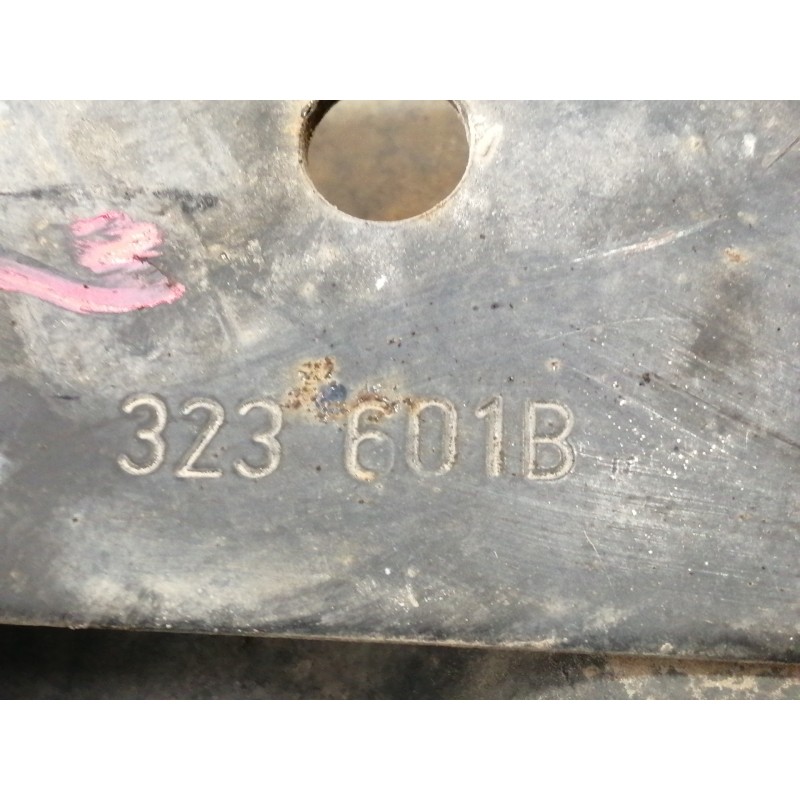 Recambio de brazo suspension inferior delantero izquierdo para dacia duster ambiance 4x2 referencia OEM IAM 323601B  