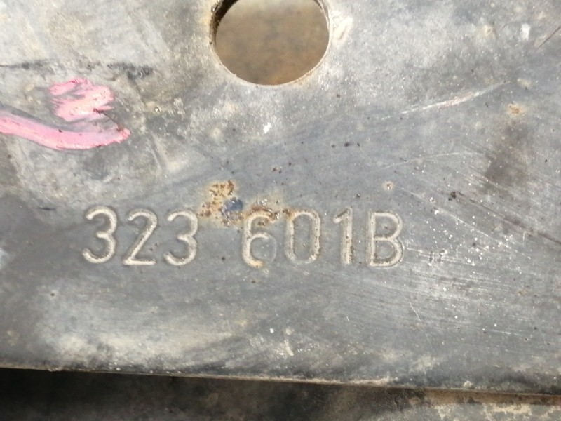 Recambio de brazo suspension inferior delantero izquierdo para dacia duster ambiance 4x2 referencia OEM IAM 323601B  