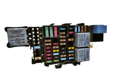 Recambio de caja reles / fusibles para dacia duster ambiance 4x2 referencia OEM IAM 8200351489 8200830500 