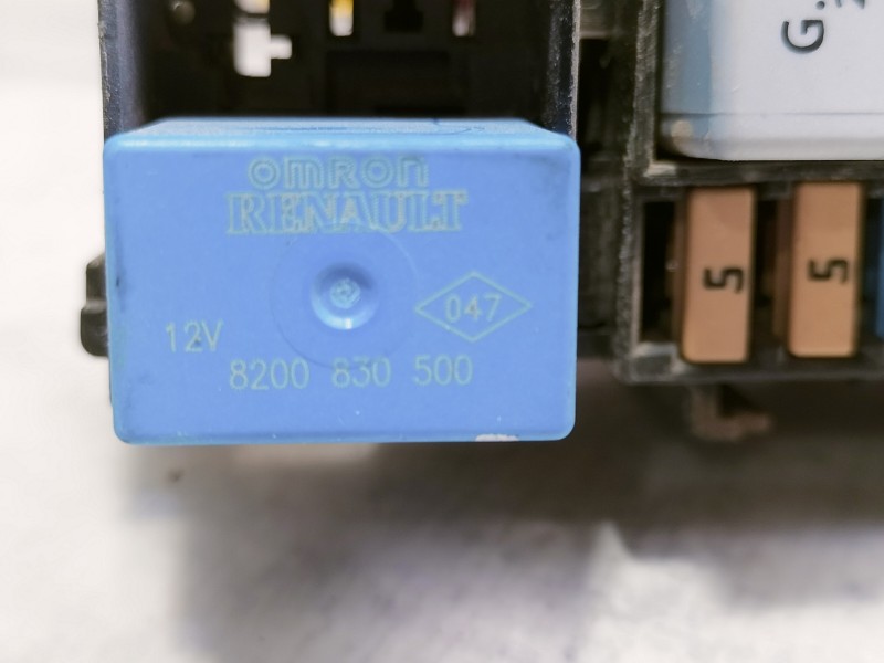 Recambio de caja reles / fusibles para dacia duster ambiance 4x2 referencia OEM IAM 8200351489 8200830500 