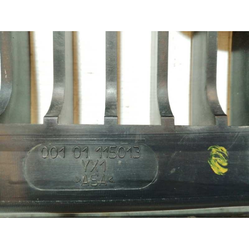 Recambio de rejilla delantera para skoda felicia pickup plane referencia OEM IAM  6U0853651 