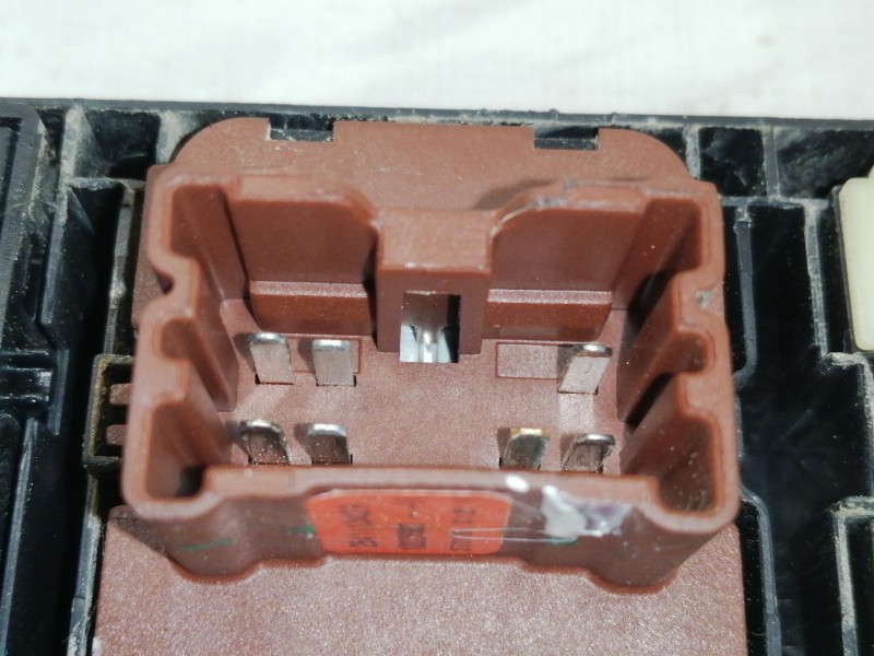 Recambio de mando elevalunas delantero izquierdo para dacia duster ambiance 4x2 referencia OEM IAM 254117873R  