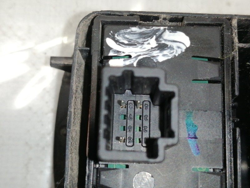 Recambio de mando elevalunas delantero izquierdo para dacia duster ambiance 4x2 referencia OEM IAM 254117873R  