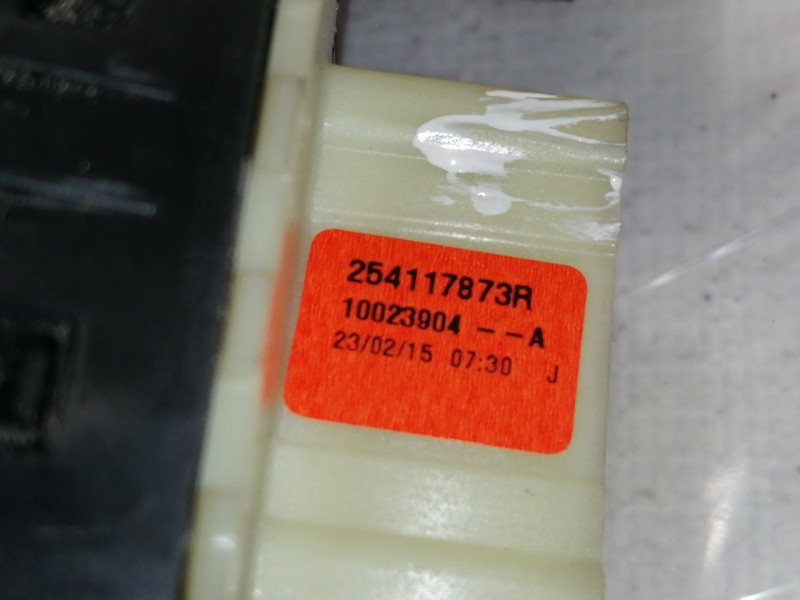 Recambio de mando elevalunas delantero izquierdo para dacia duster ambiance 4x2 referencia OEM IAM 254117873R  