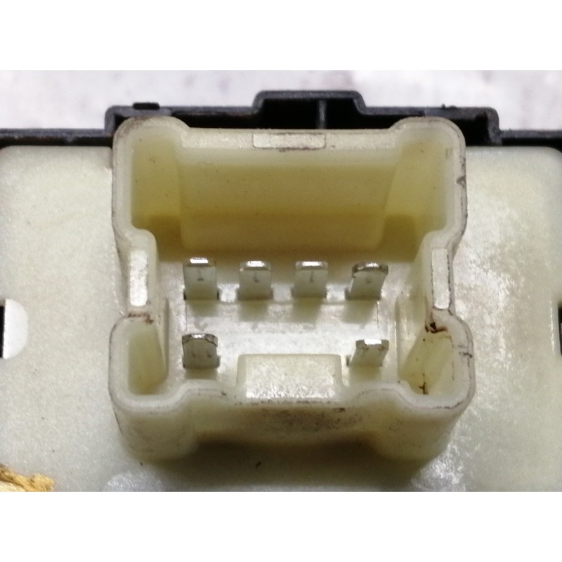 Recambio de mando elevalunas trasero derecho para dacia duster ambiance 4x2 referencia OEM IAM CP431 829614598R 