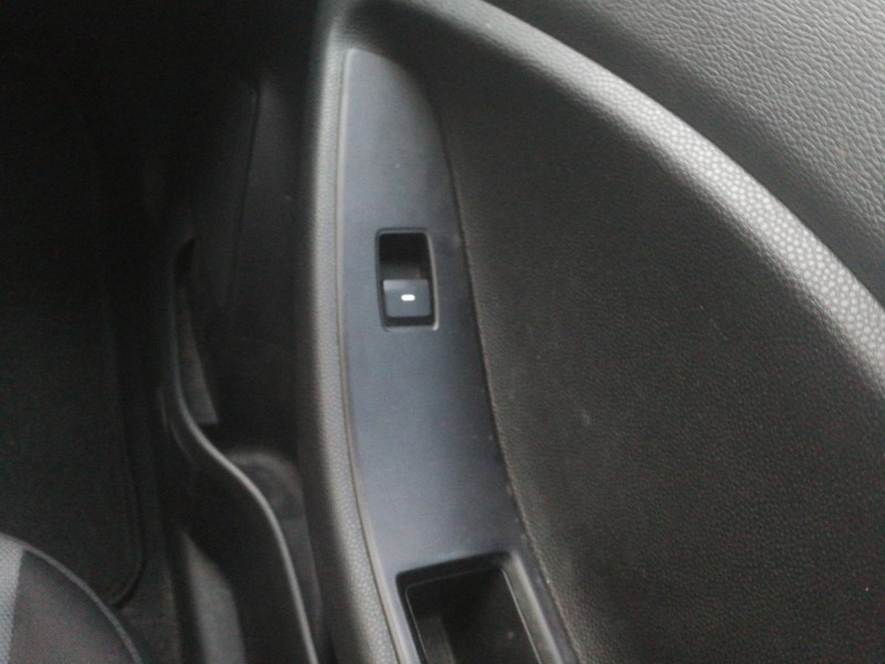 Recambio de mando elevalunas delantero derecho para hyundai i20 elegant referencia OEM IAM 93580C8000  