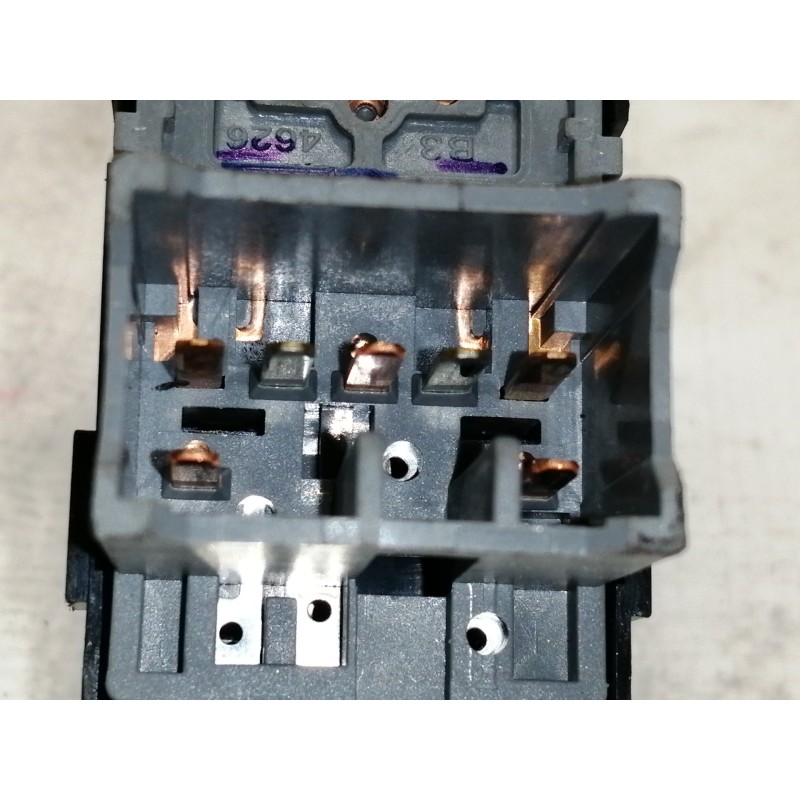 Recambio de mando elevalunas delantero derecho para hyundai i20 elegant referencia OEM IAM 93580C8000  