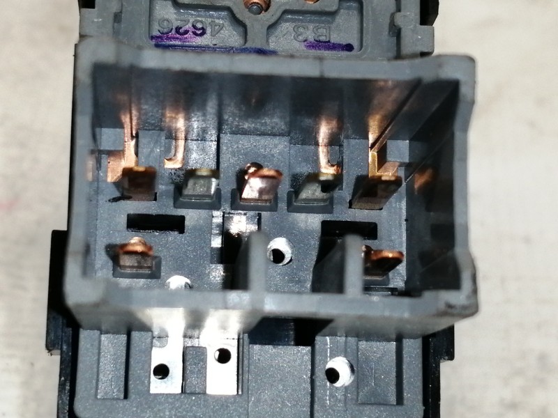 Recambio de mando elevalunas delantero derecho para hyundai i20 elegant referencia OEM IAM 93580C8000  