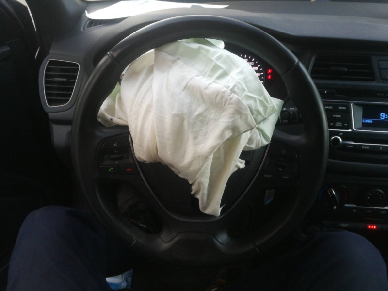 Recambio de volante para hyundai i20 elegant referencia OEM IAM 56100C8120  